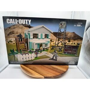 Mega Bloks Call of Duty Nuketown Collector Construction Set 689 Pcs CYR73 NEW